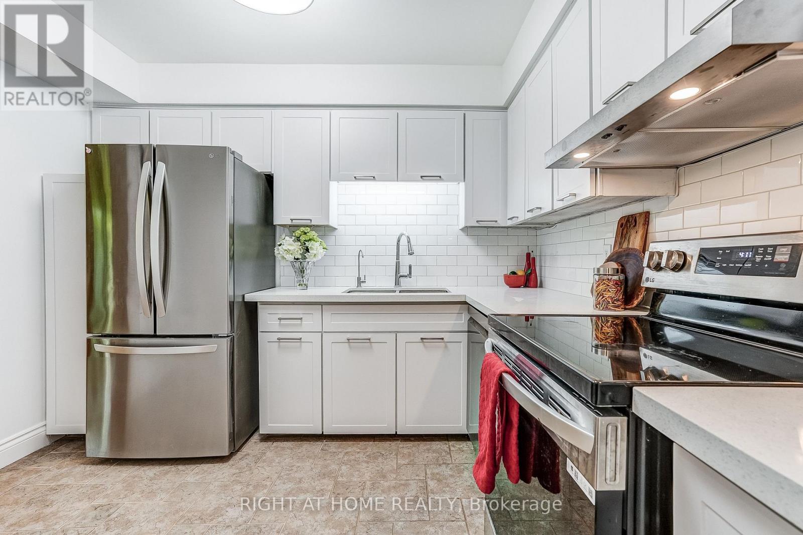 55 - 2120 Rathburn Road E, Mississauga, Ontario  L4W 2S8 - Photo 9 - W13653206