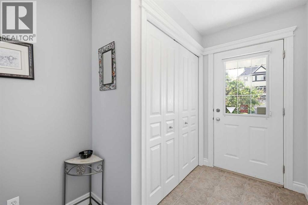 4 Cougar Ridge Mews Sw, Calgary, Alberta  T3H 5P4 - Photo 2 - A2327348