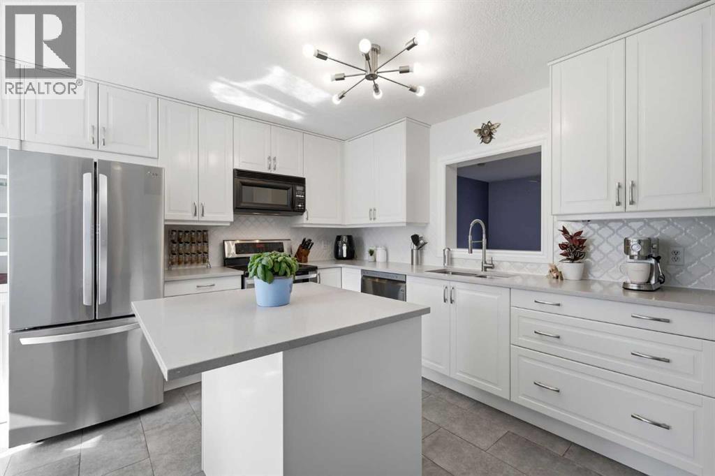4 Cougar Ridge Mews Sw, Calgary, Alberta  T3H 5P4 - Photo 11 - A2327348