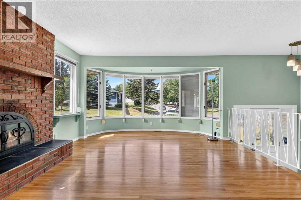 7727 Bowcliffe Crescent NW, Calgary, Alberta  T3B 2S6 - Photo 8 - A2328949