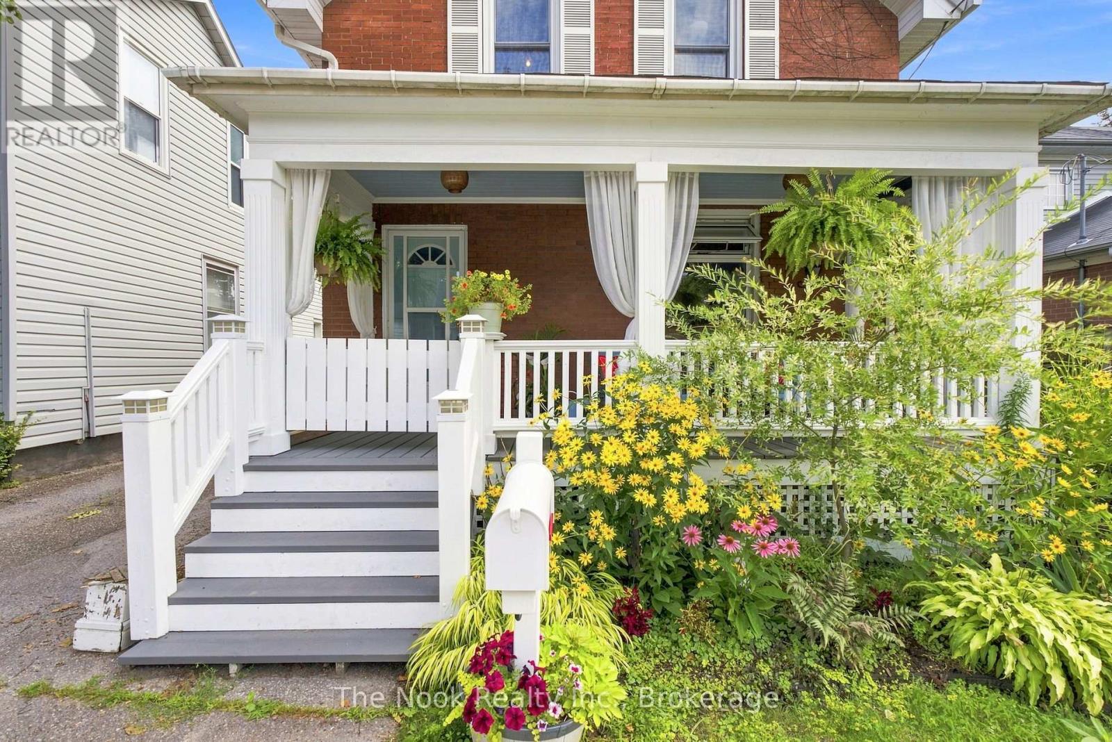 79 Elgin Street W, Oshawa, Ontario  L1G 1S5 - Photo 2 - E13653252