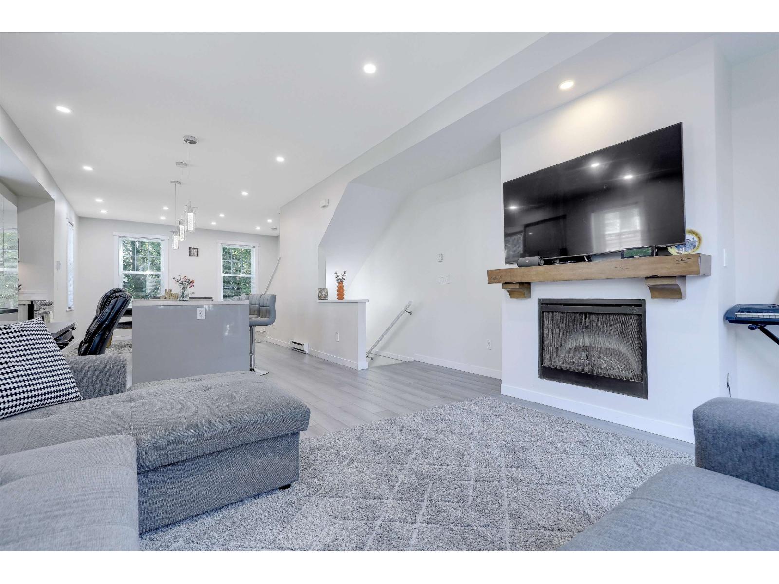 81 7233 189 Street, Surrey, British Columbia  V4N 5Y8 - Photo 2 - R3153913