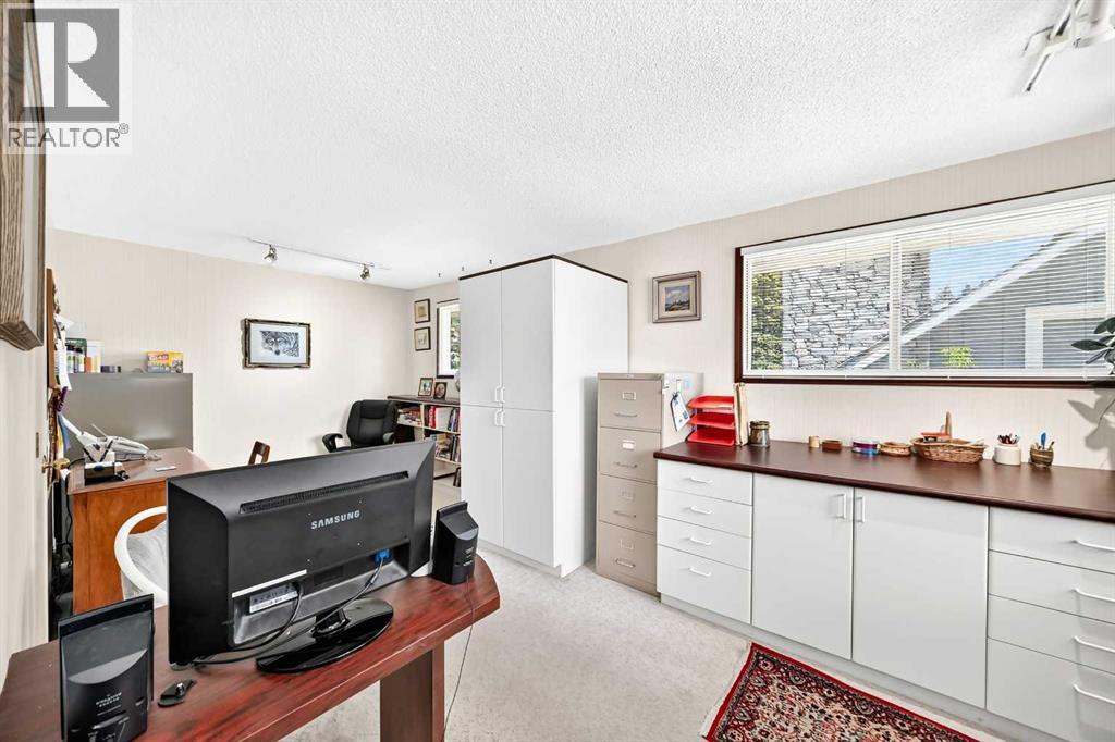 2 Varsplain Place NW, Calgary, Alberta  T3A 0C7 - Photo 33 - A2332072