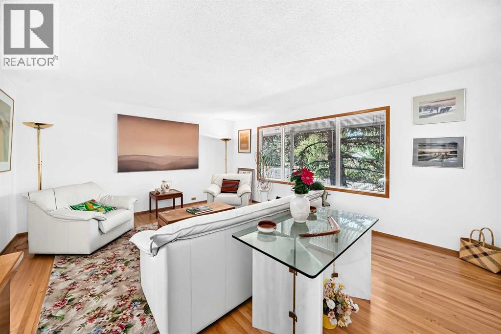 2 Varsplain Place NW, Calgary, Alberta  T3A 0C7 - Photo 12 - A2332072