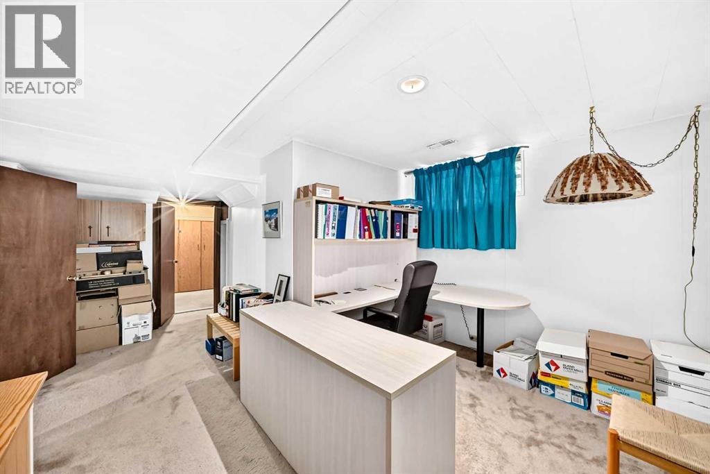 2 Varsplain Place NW, Calgary, Alberta  T3A 0C7 - Photo 39 - A2332072