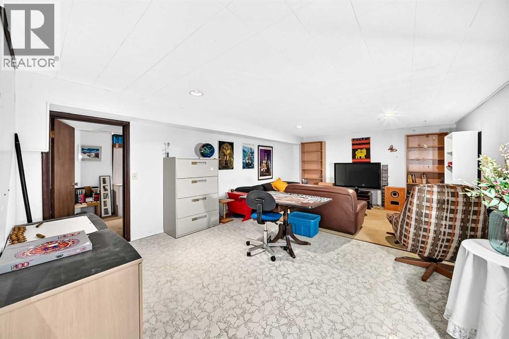 2 Varsplain Place NW, Calgary, Alberta  T3A 0C7 - Photo 37 - A2332072