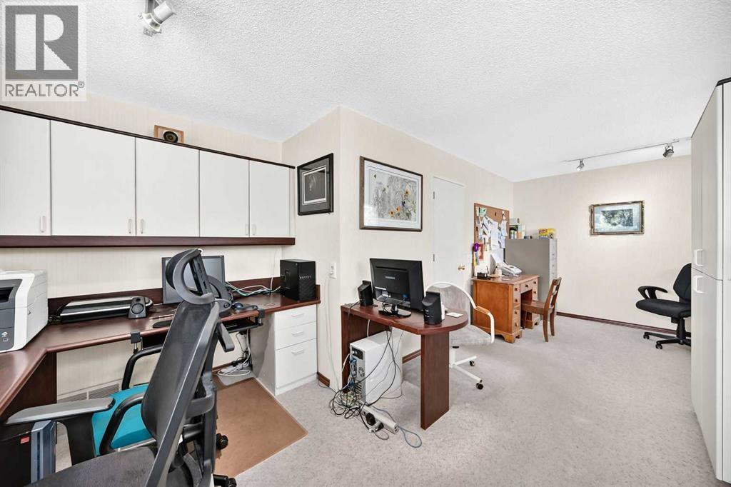 2 Varsplain Place NW, Calgary, Alberta  T3A 0C7 - Photo 32 - A2332072