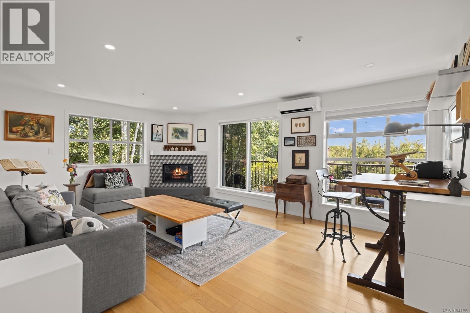 304 1246 Fairfield Rd, Victoria, British Columbia