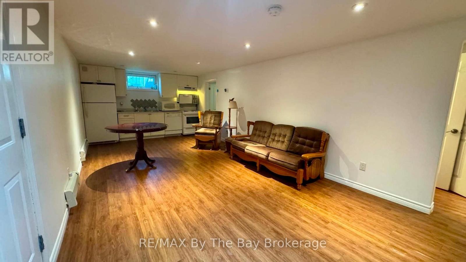 Lower Unit - 130 Letitia Street, Barrie, Ontario  L4N 1P5 - Photo 2 - S13653242