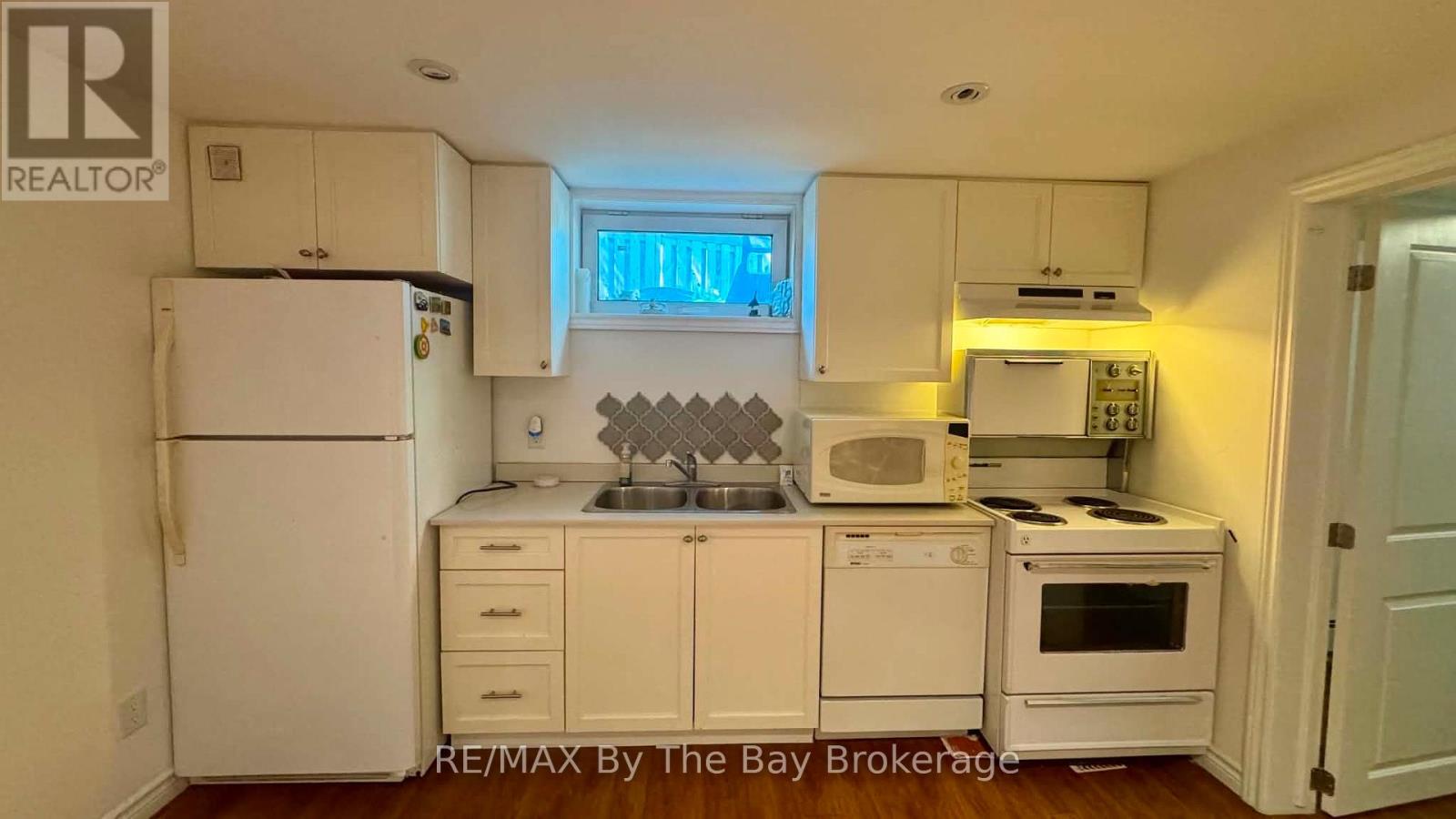 Lower Unit - 130 Letitia Street, Barrie, Ontario  L4N 1P5 - Photo 4 - S13653242