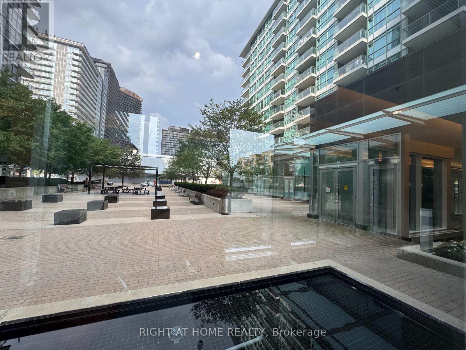 916 - 15 SINGER COURT, Toronto, Ontario