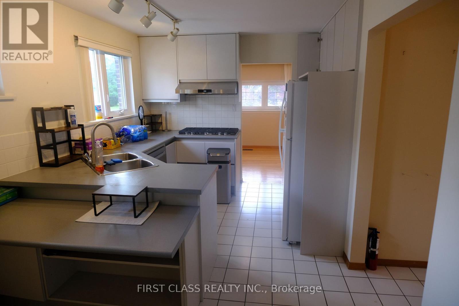 64 Grove Park Crescent, Toronto, Ontario  M2J 2C8 - Photo 7 - C13653262