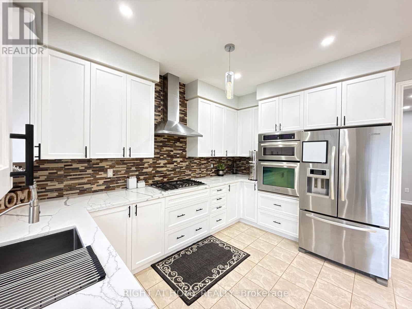 1 Campview Street, Whitby, Ontario  L1R 0K5 - Photo 15 - E13653248