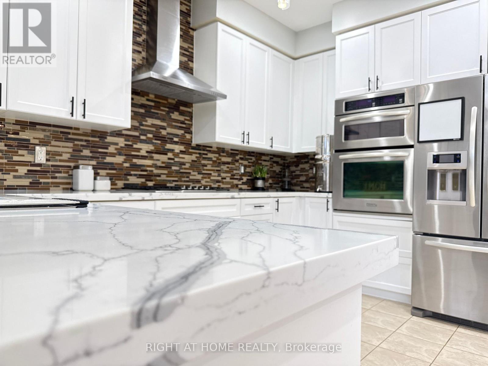 1 Campview Street, Whitby, Ontario  L1R 0K5 - Photo 17 - E13653248