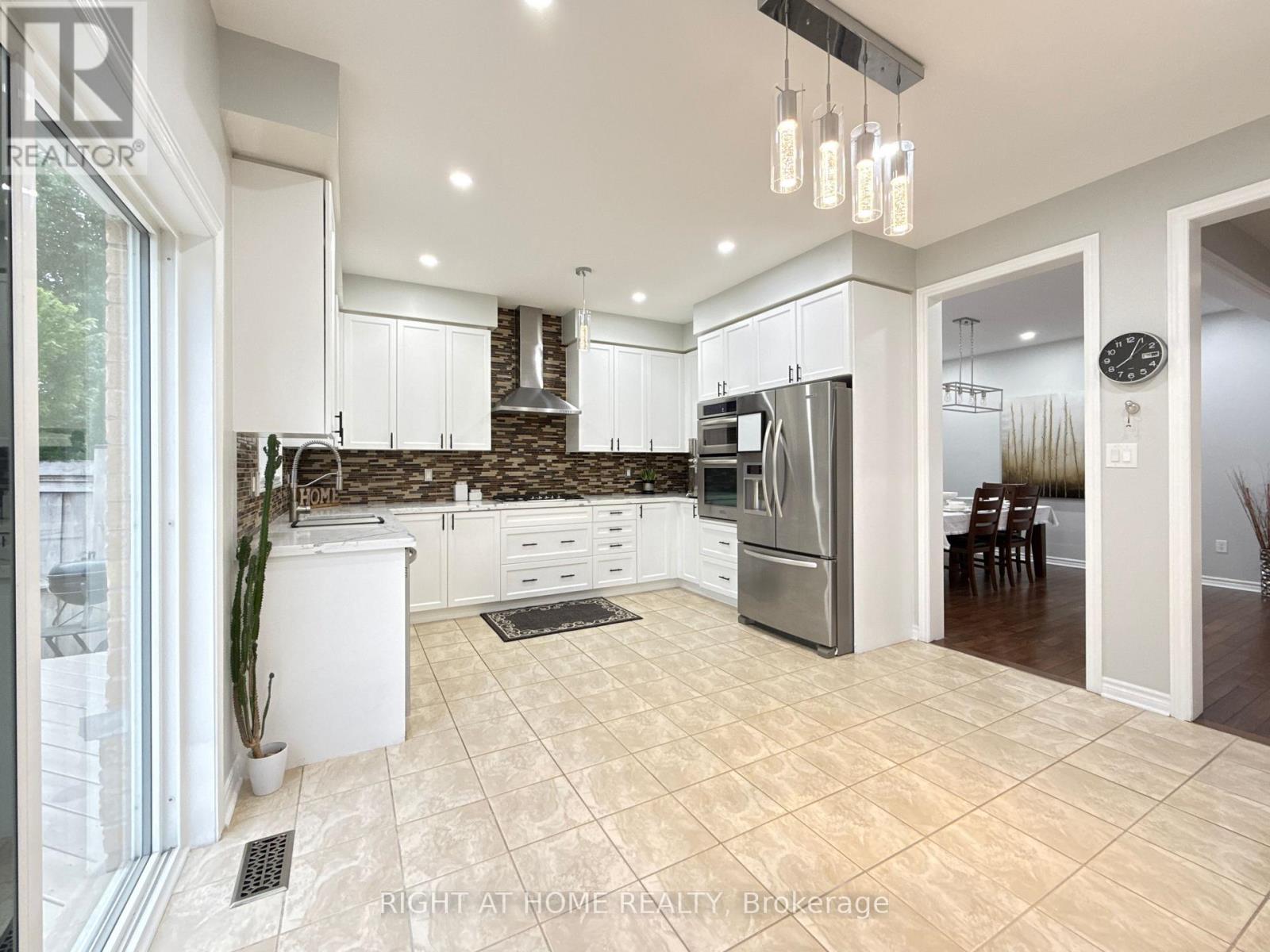 1 Campview Street, Whitby, Ontario  L1R 0K5 - Photo 18 - E13653248
