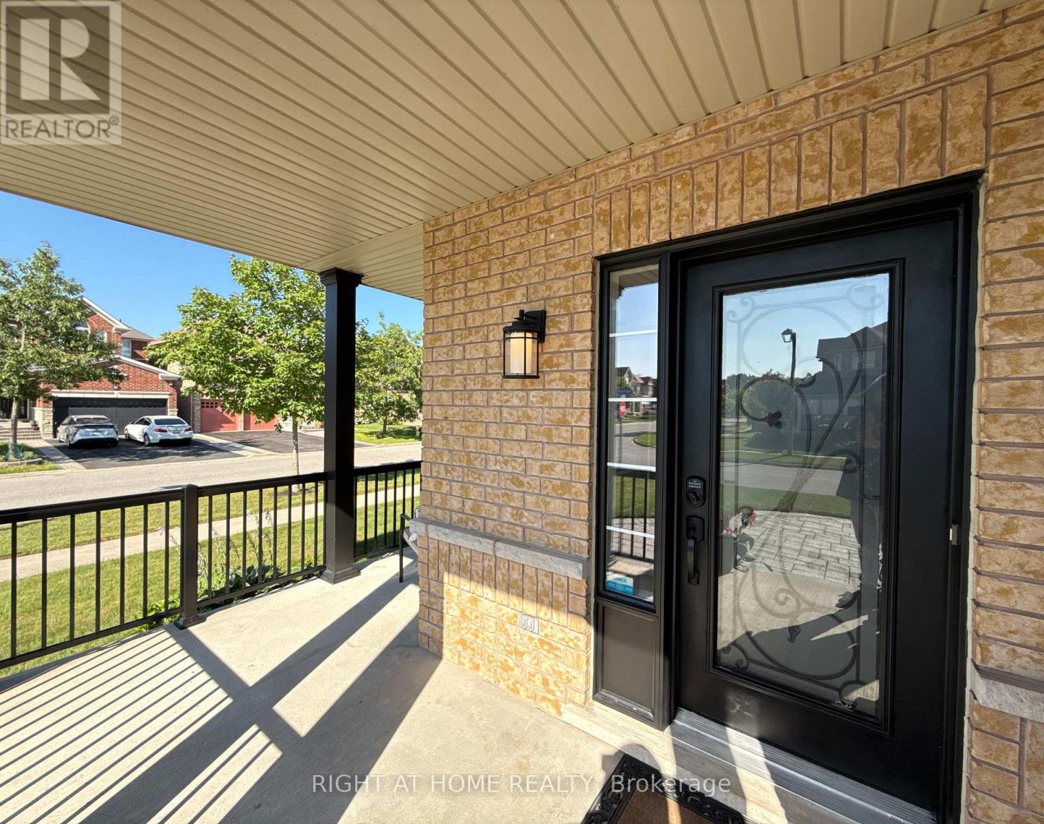1 Campview Street, Whitby, Ontario  L1R 0K5 - Photo 5 - E13653248