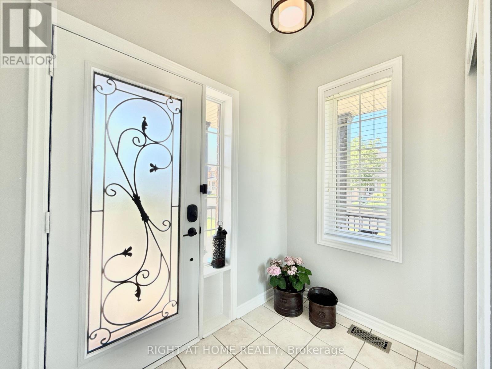 1 Campview Street, Whitby, Ontario  L1R 0K5 - Photo 6 - E13653248