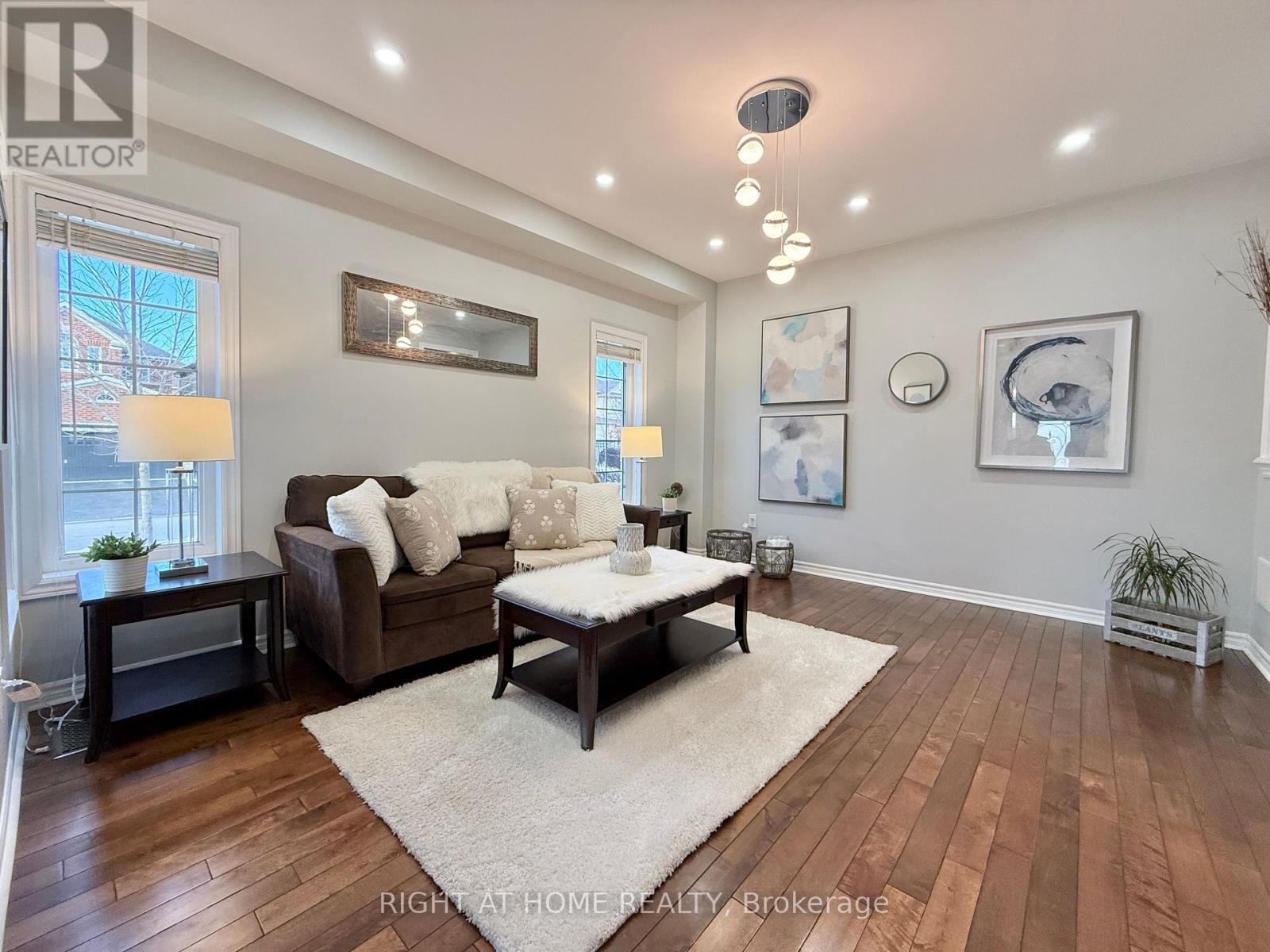 1 Campview Street, Whitby, Ontario  L1R 0K5 - Photo 7 - E13653248