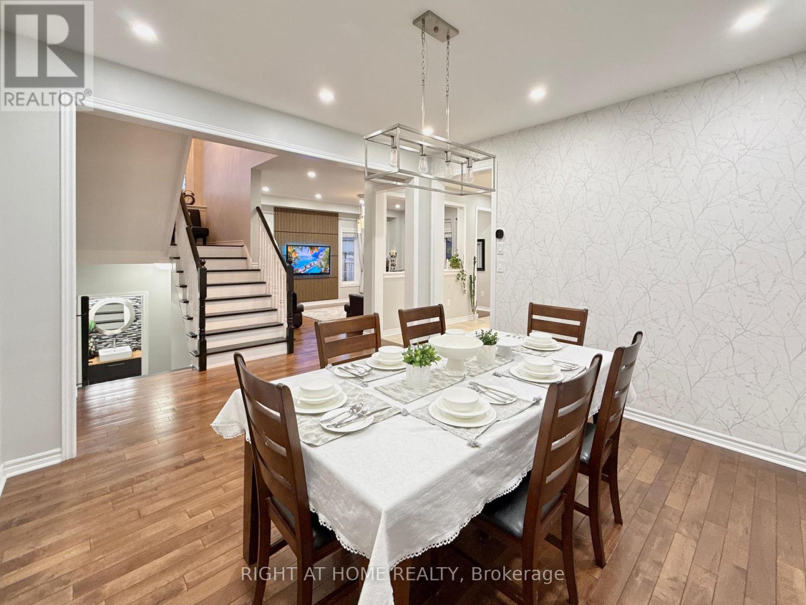 1 Campview Street, Whitby, Ontario  L1R 0K5 - Photo 9 - E13653248