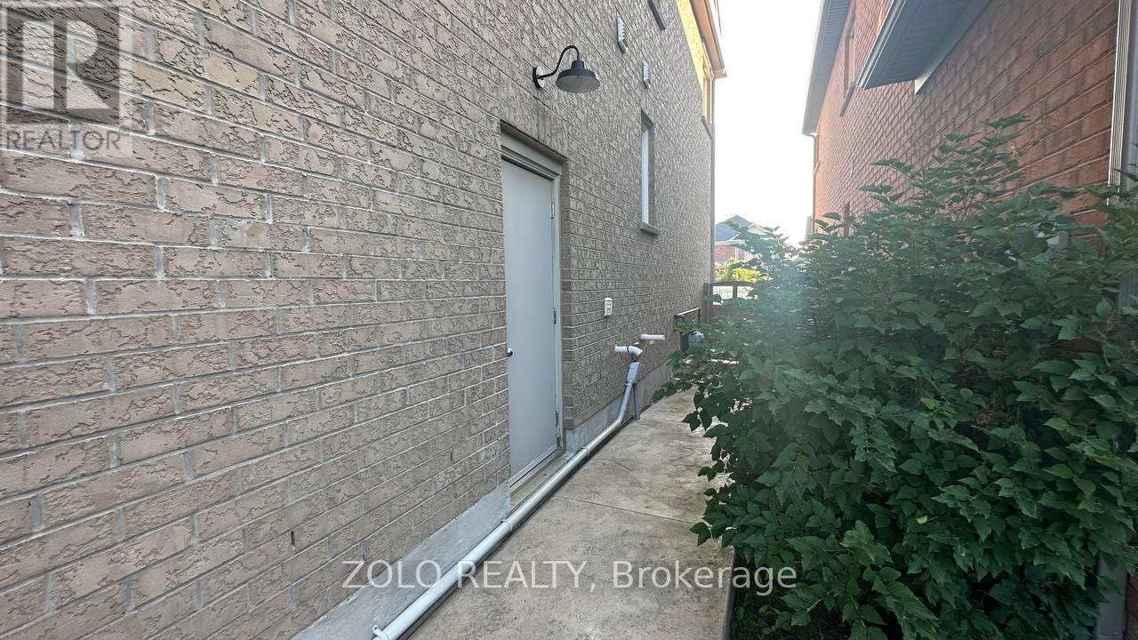 68 Milligan Street E, Bradford West Gwillimbury, Ontario  L3Z 0A5 - Photo 7 - N13653268