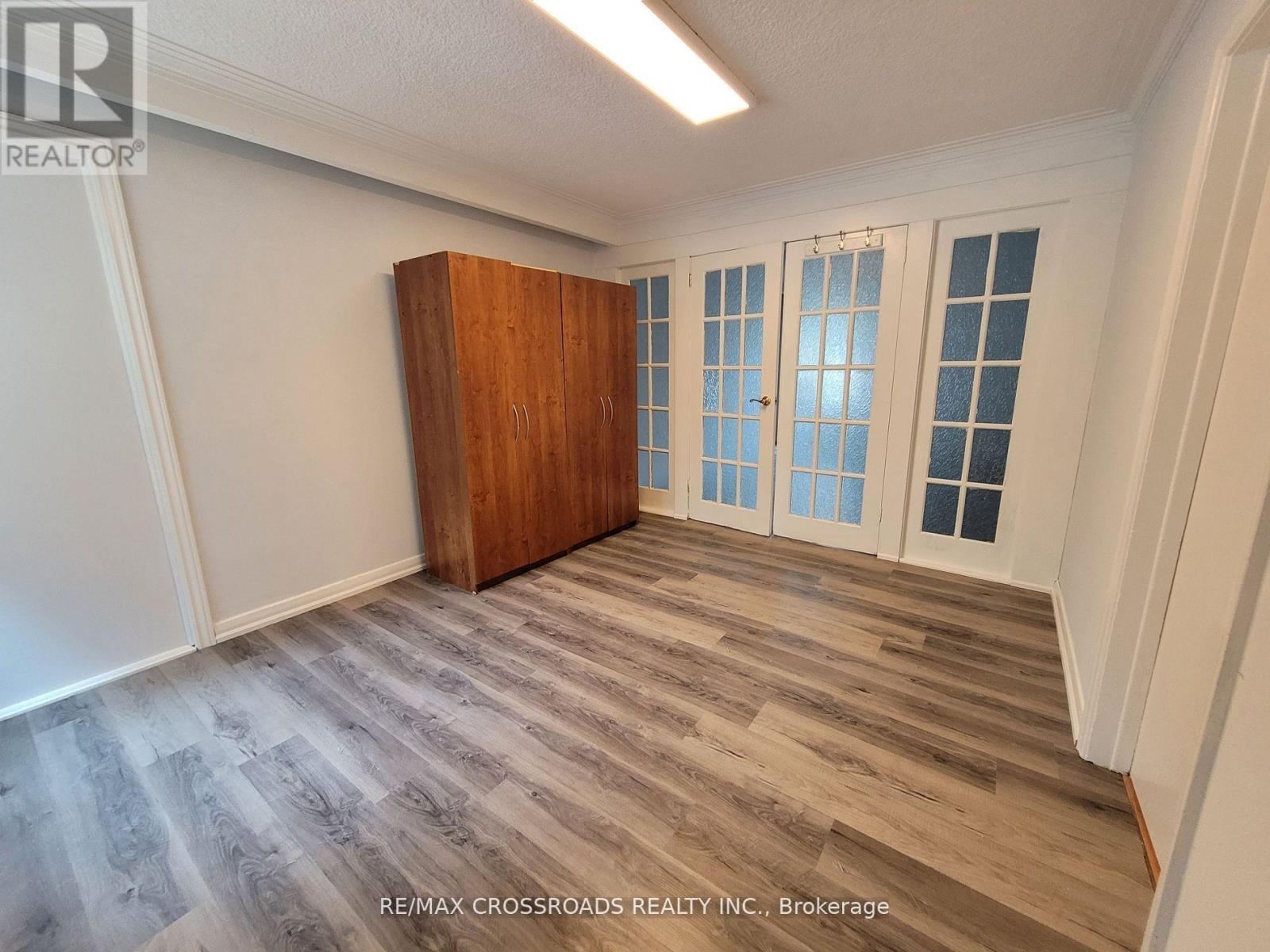 Main - 124 Major Mackenzie Drive E, Richmond Hill, Ontario  L4C 1H1 - Photo 3 - N13653274