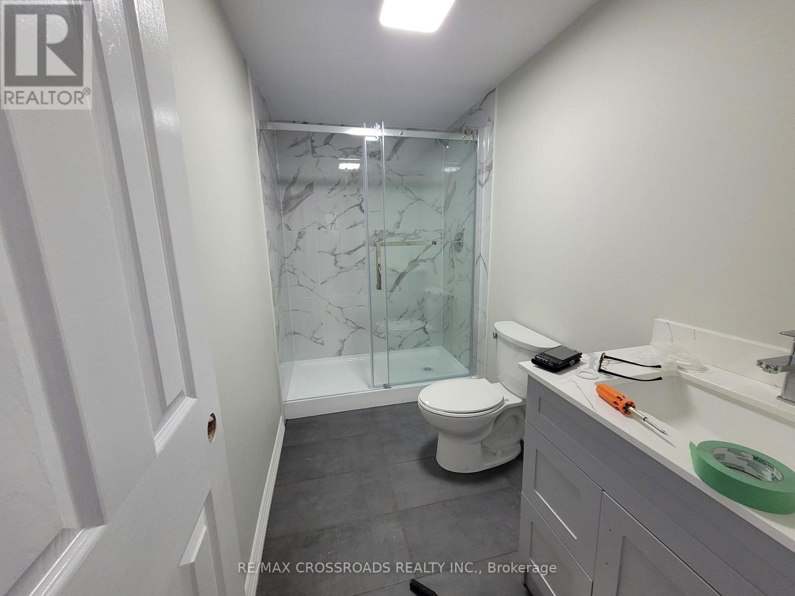 Main - 124 Major Mackenzie Drive E, Richmond Hill, Ontario  L4C 1H1 - Photo 8 - N13653274