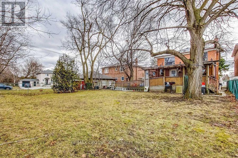 Main - 124 Major Mackenzie Drive E, Richmond Hill, Ontario  L4C 1H1 - Photo 9 - N13653274