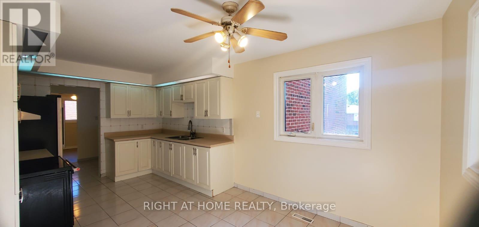 2406 Poplar Crescent, Mississauga, Ontario  L5J 4H3 - Photo 8 - W13653240