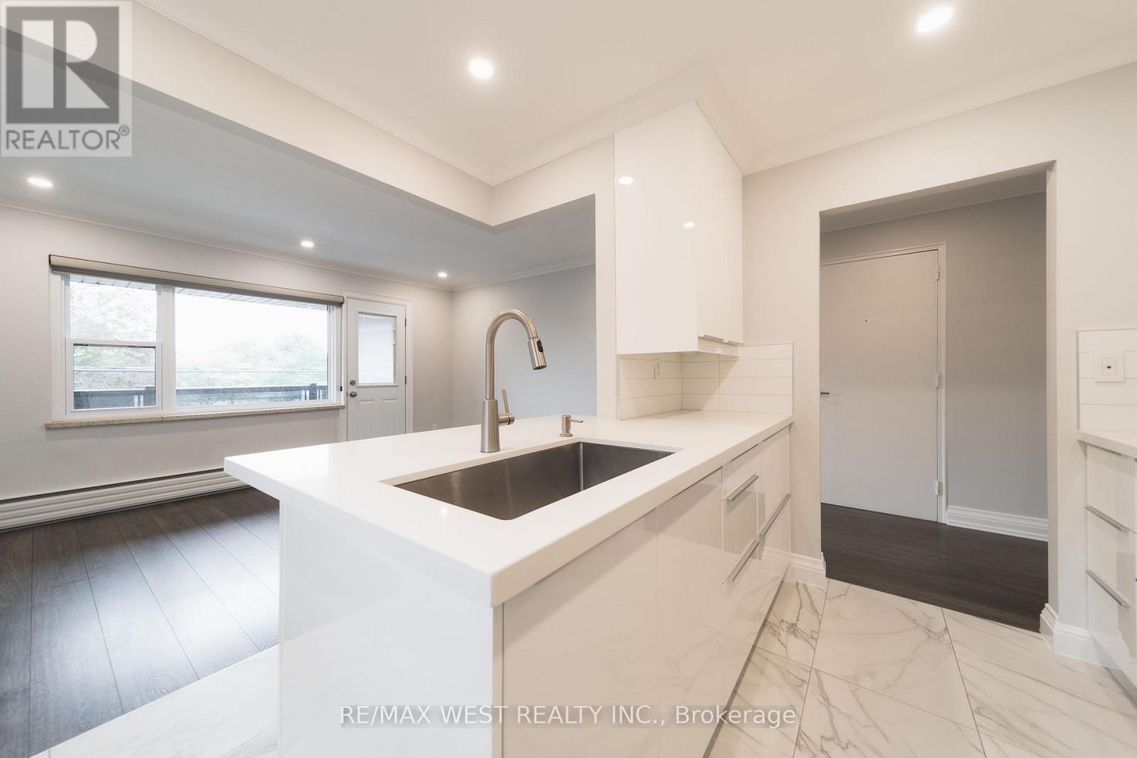 7 - 237 Melrose Street, Toronto, Ontario  M8Y 1B8 - Photo 2 - W13653258