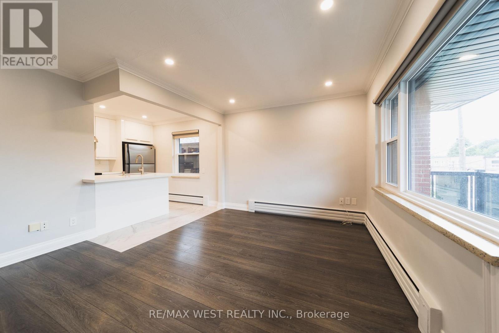 7 - 237 Melrose Street, Toronto, Ontario  M8Y 1B8 - Photo 7 - W13653258