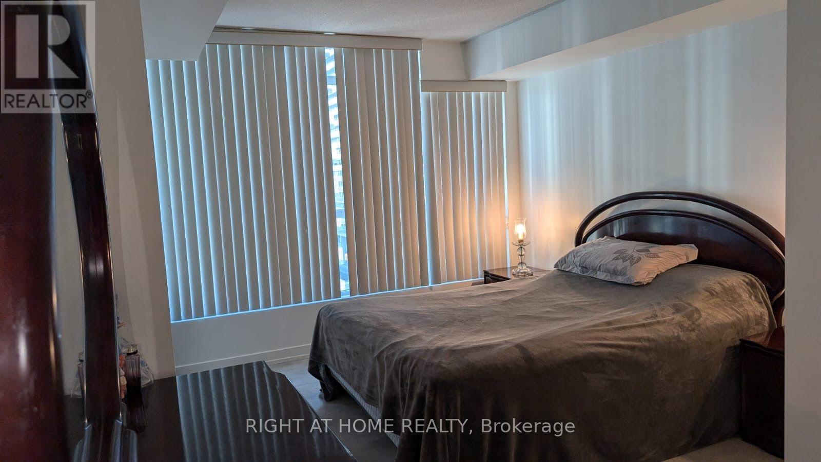 916 - 15 Singer Court, Toronto, Ontario M2K 0B2 - Photo 2 - C13653244