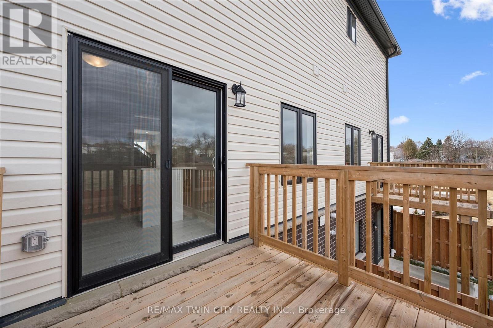 27 Sora Lane, Guelph, Ontario  N1E 0T4 - Photo 32 - X13653256