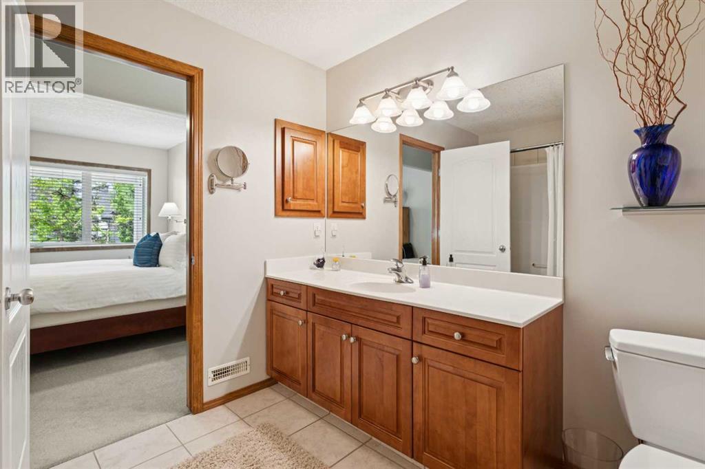 511 Rocky Ridge Drive NW, Calgary, Alberta  T3G 5C3 - Photo 37 - A2319538