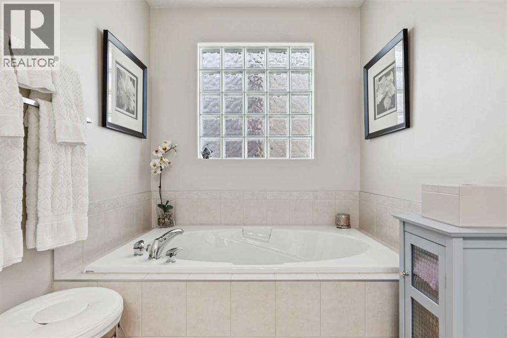 511 Rocky Ridge Drive NW, Calgary, Alberta  T3G 5C3 - Photo 20 - A2319538