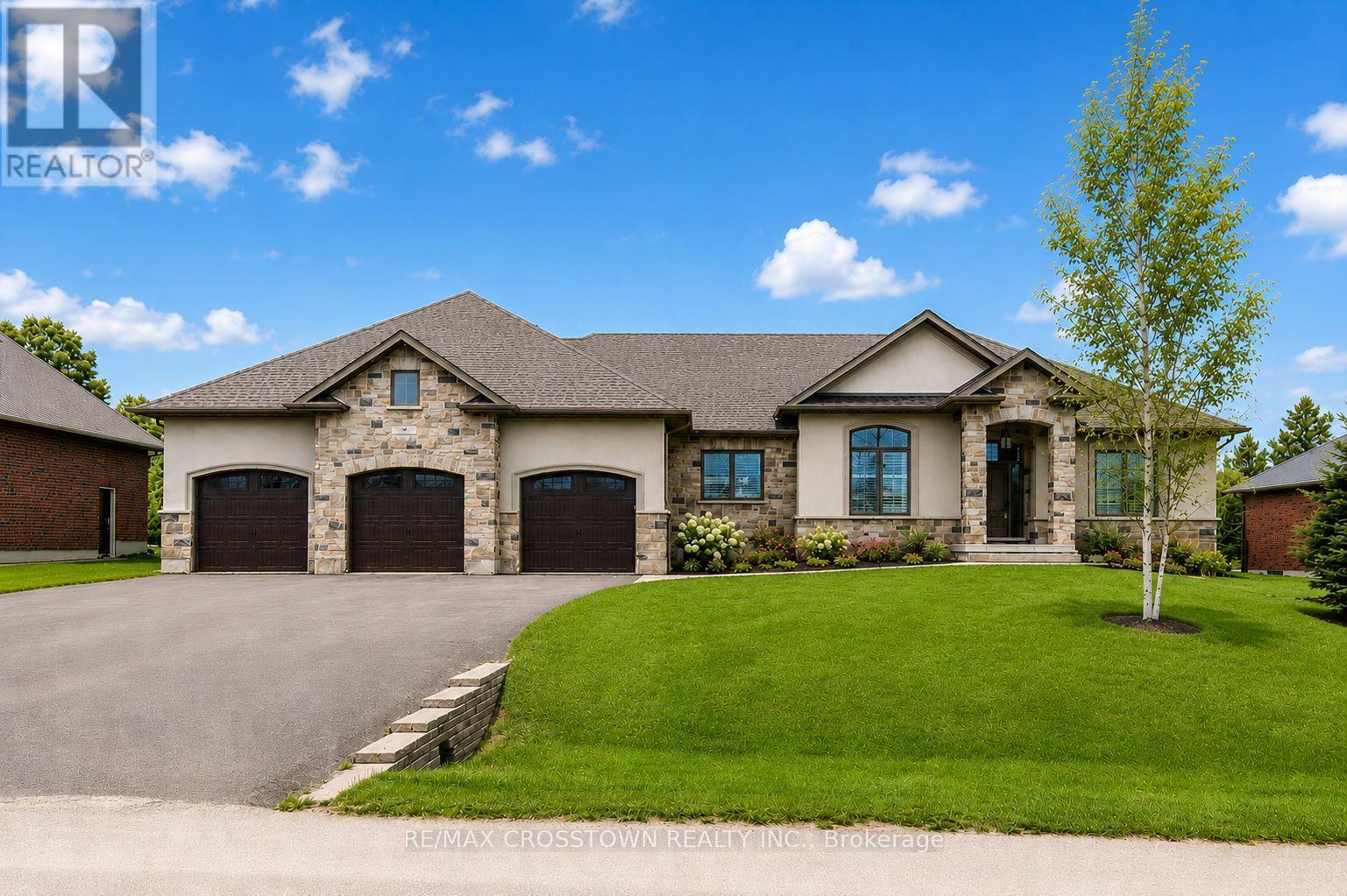 25 MENNILL DRIVE, Springwater, Ontario