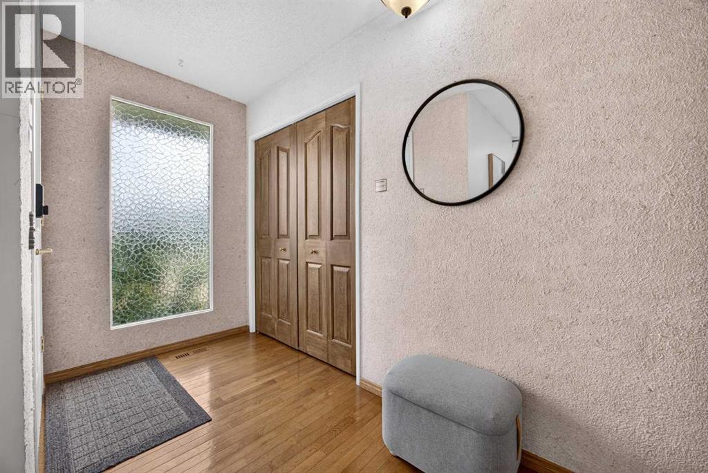 7035 Huntercrest Road Nw, Calgary, Alberta T2K 4J9 - Photo 5 - A2319970