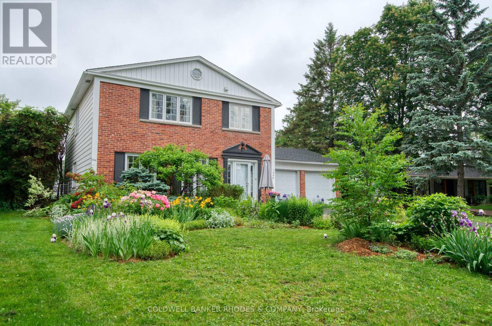1666 Amberdale Crescent, Ottawa, Ontario  K1H 7B3 - Photo 1 - X13653302