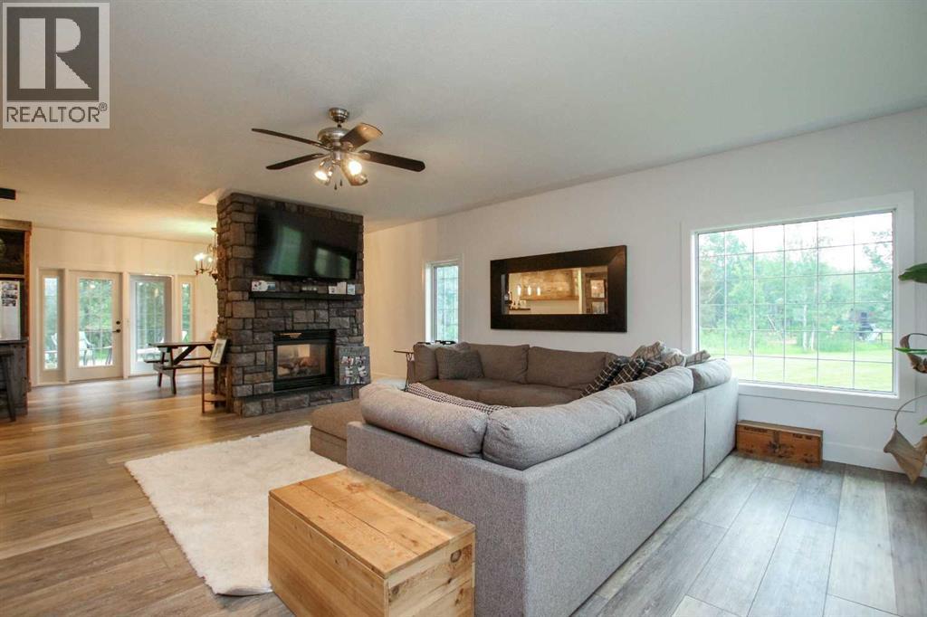201, 1236 Township Road 384, Rural Red Deer County, Alberta  T4S 1S6 - Photo 4 - A2335684