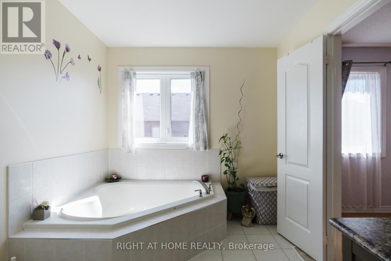139 Bellini Avenue, Vaughan, Ontario  L4H 0R7 - Photo 13 - N13653310