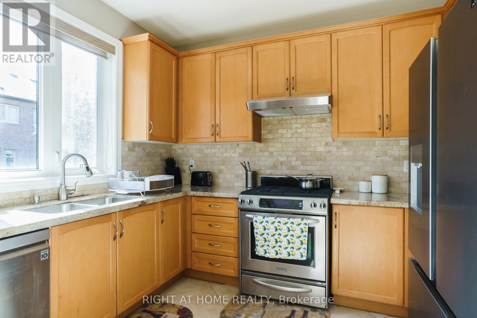 139 Bellini Avenue, Vaughan, Ontario  L4H 0R7 - Photo 6 - N13653310