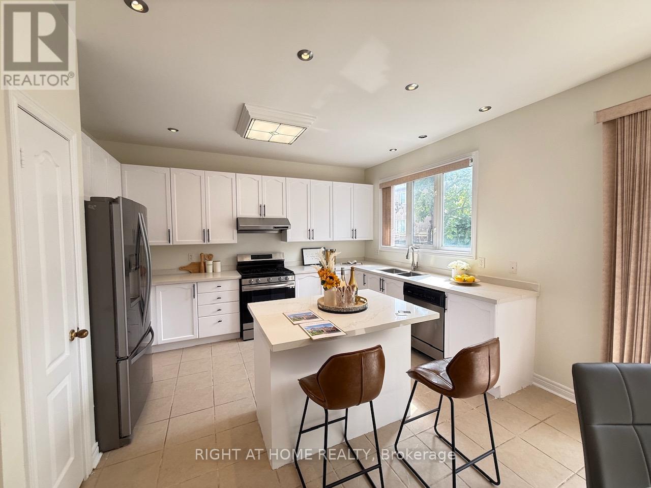 17 Coral Cove Court, Markham, Ontario  L6E 1L1 - Photo 17 - N13653312