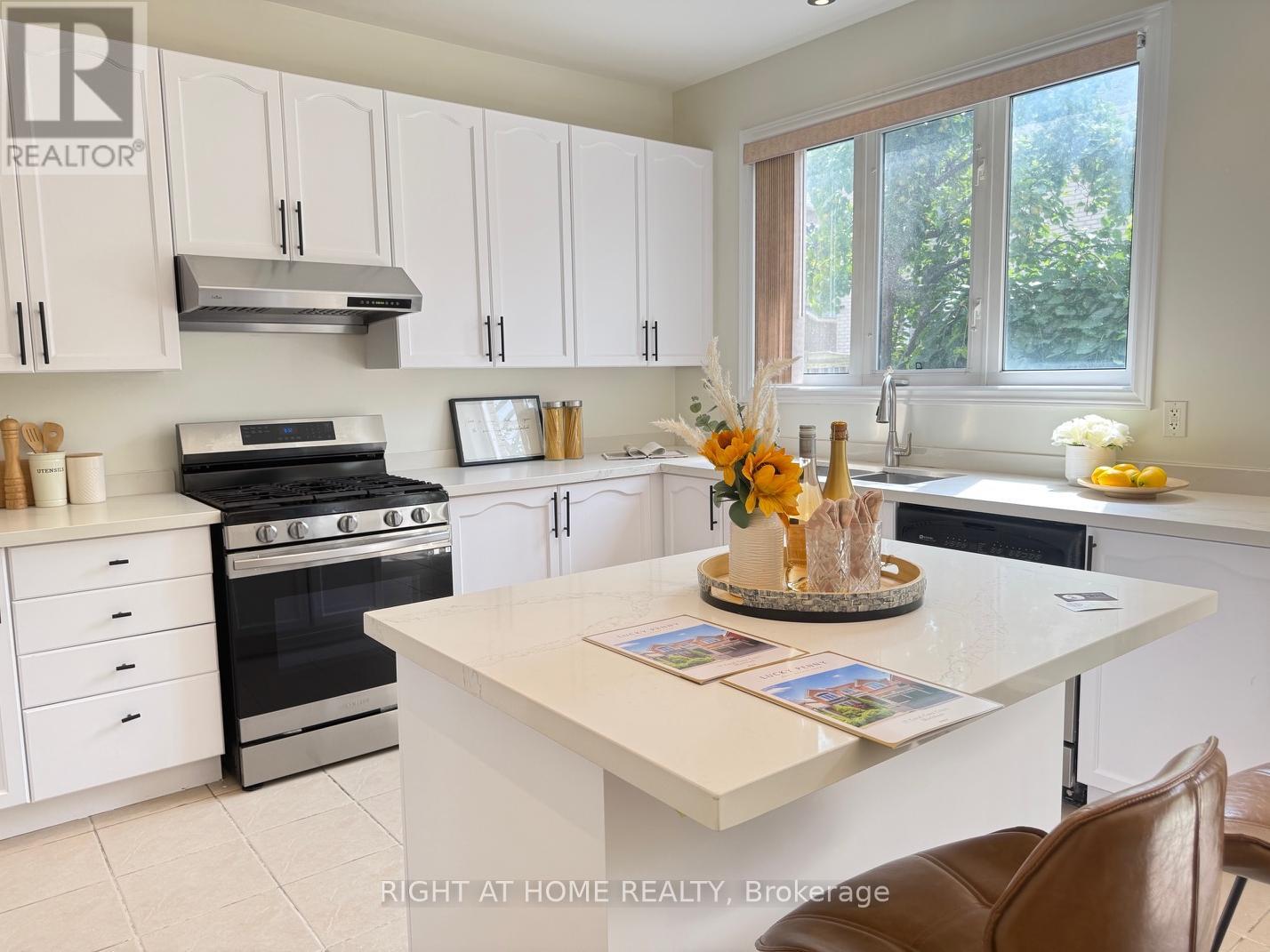 17 Coral Cove Court, Markham, Ontario  L6E 1L1 - Photo 18 - N13653312