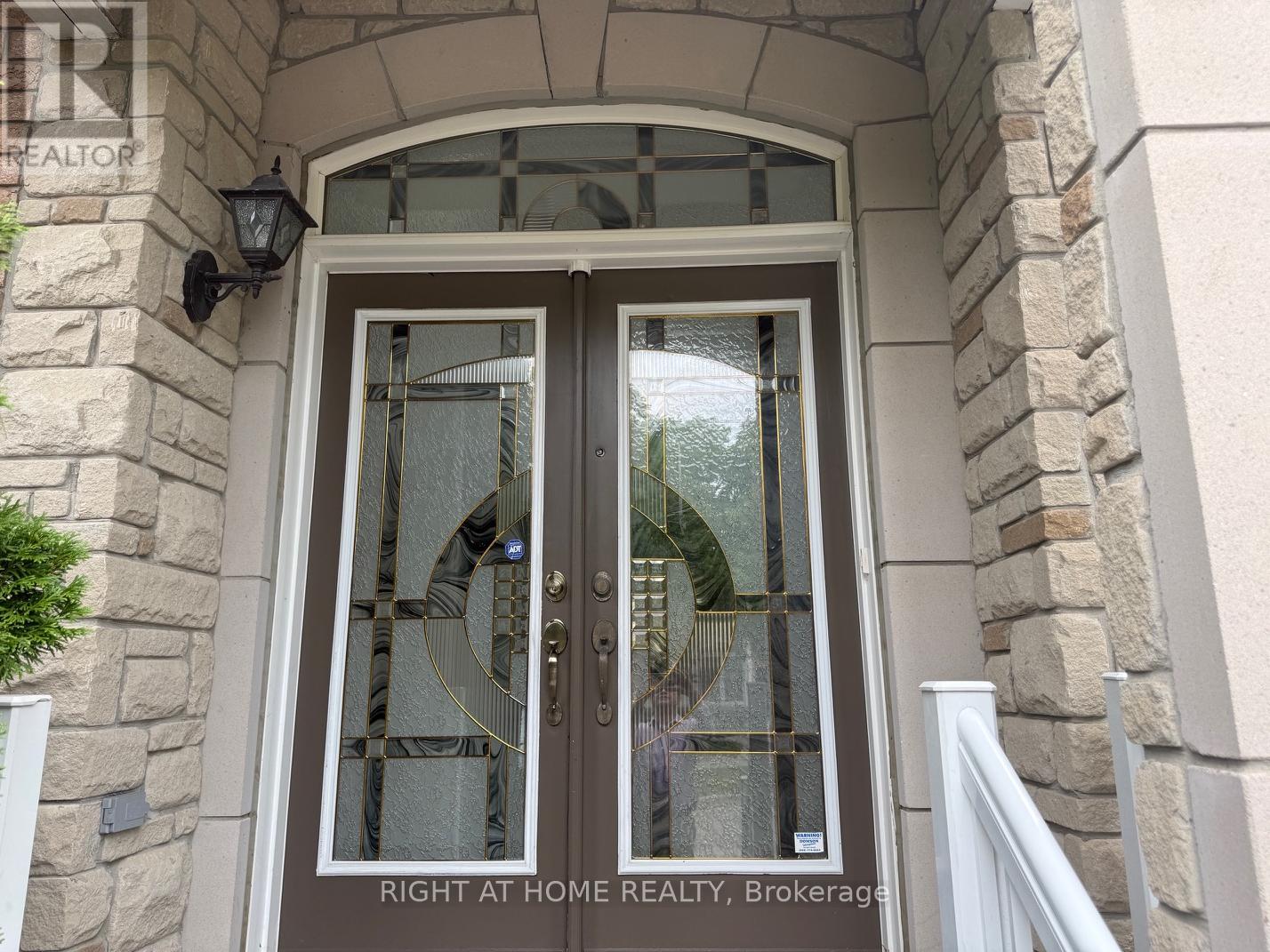 17 Coral Cove Court, Markham, Ontario  L6E 1L1 - Photo 3 - N13653312