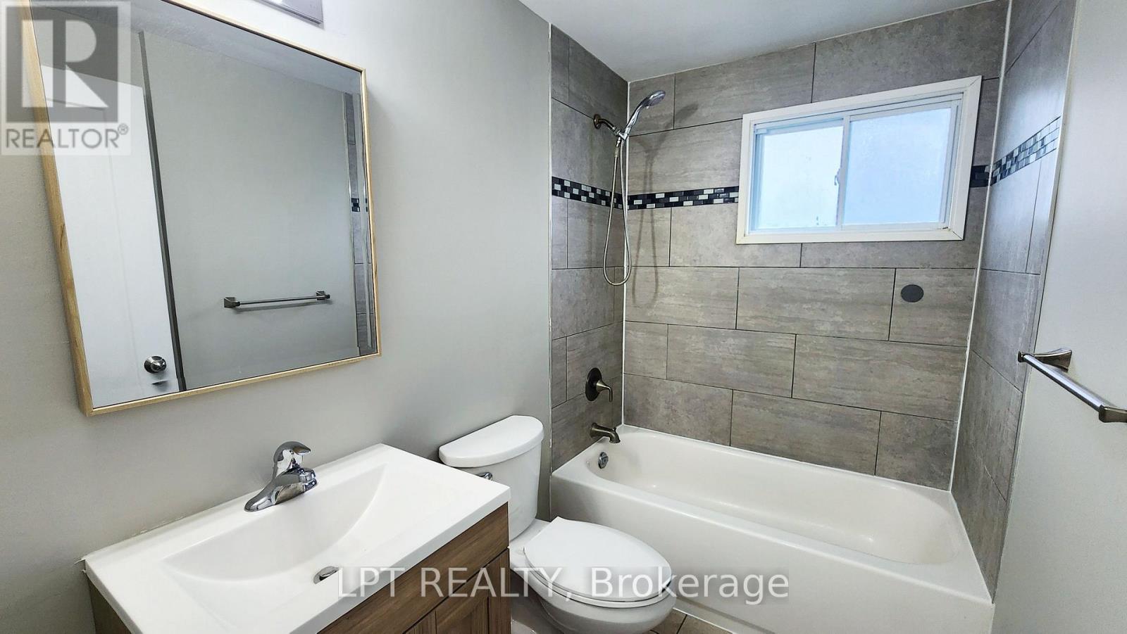 38 Chaucer Crescent, Barrie, Ontario  L4N 4T7 - Photo 11 - S13653326