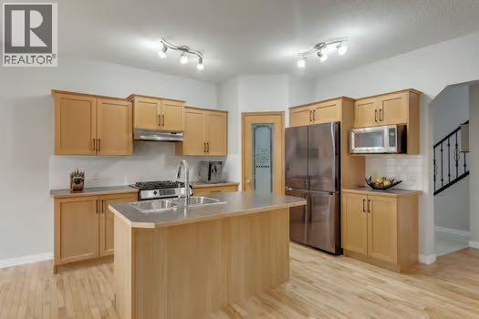100 Fairways Drive NW, Airdrie, Alberta  T4B 2R7 - Photo 9 - A2334738