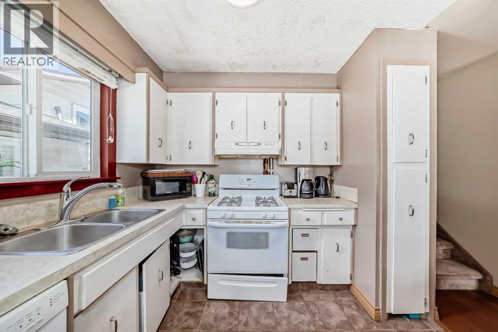 52 Beacham Road NW, Calgary, Alberta  T3K 1S4 - Photo 7 - A2312179