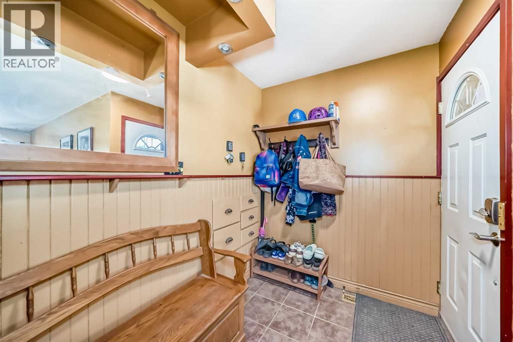 52 Beacham Road NW, Calgary, Alberta  T3K 1S4 - Photo 3 - A2312179