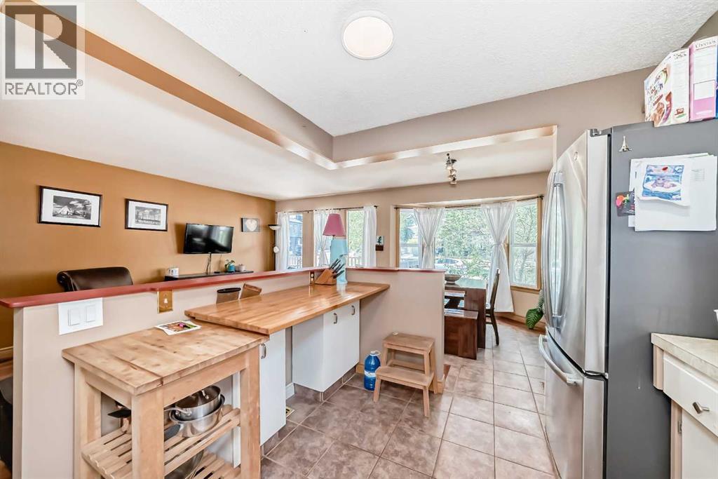 52 Beacham Road NW, Calgary, Alberta  T3K 1S4 - Photo 9 - A2312179