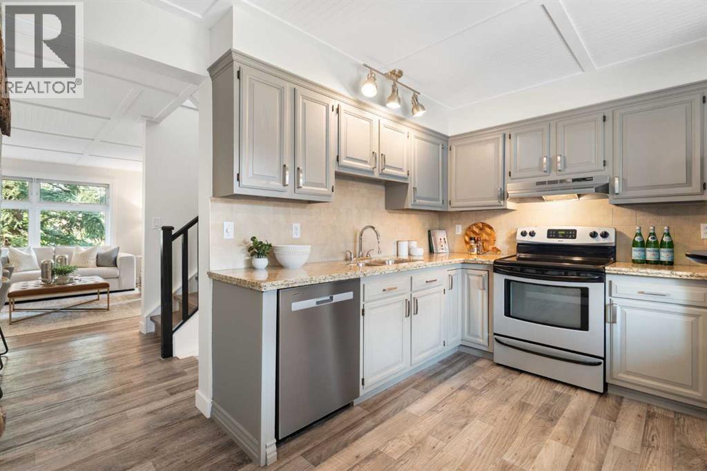 8424 Berkley Road Nw, Calgary, Alberta  T3K 1B4 - Photo 11 - A2331437