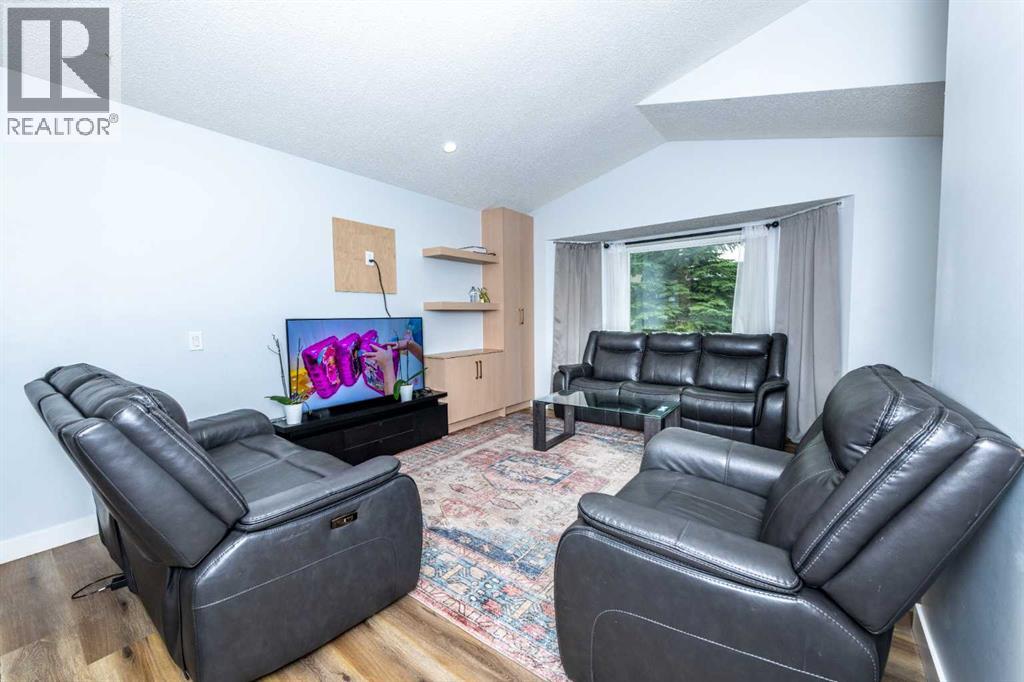 92 Martinwood Road NE, Calgary, Alberta  T3J 3H6 - Photo 5 - A2332219